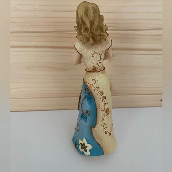 PERFECTLY PAISLEY “LOVE” 5.5" Tall Beige Blue Item 76006 Figurine - Picture 5 of 7